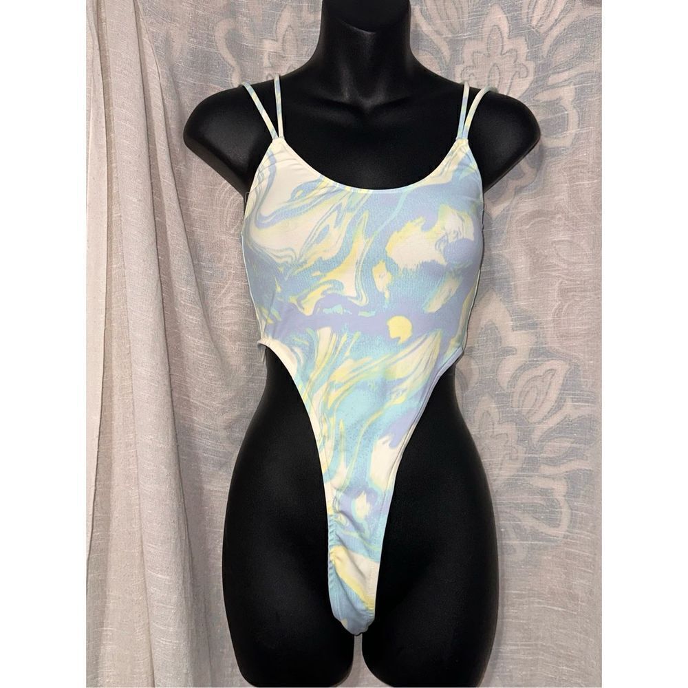 NEW WITH TAGS WOMEN Beautiful MULTICOLORED pull & bear bodysuit/swimsuit SIZE ME